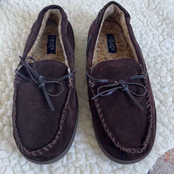 Chaps Men’s Slipper Size L (Indoor/Outdoor Slip On Fur Slippers Brown Suede - Picture 1 of 9